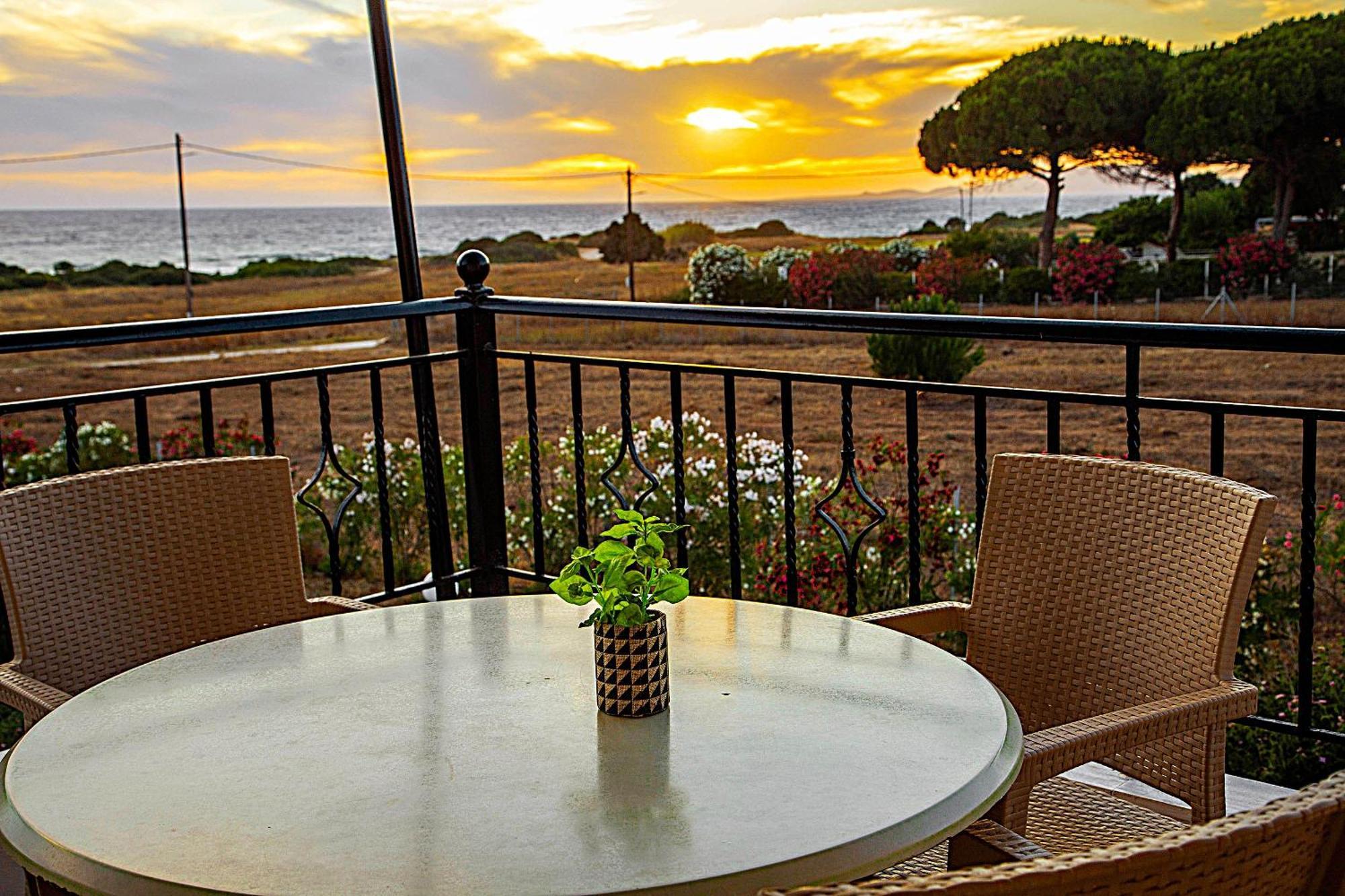 Romanos Beach Villas Kültér fotó