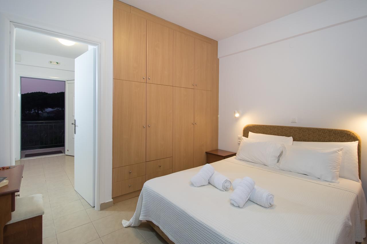 Romanos Beach Villas Kültér fotó